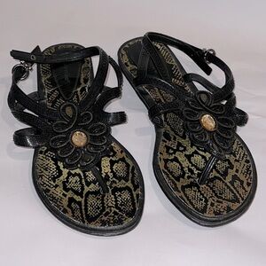 Avenue Womens Black Thong Sandals Size 7 Like New